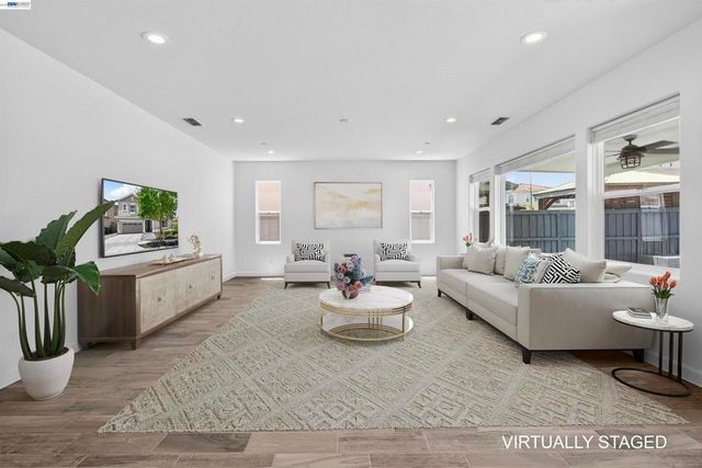 2609 Aurora Astorga Dr, Tracy, CA 95376