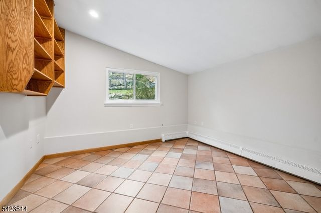 10 Laurel Trail, Kinnelon Boro, NJ 07405