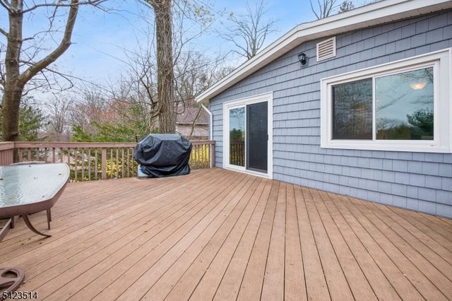 10 Laurel Trail, Kinnelon Boro, NJ 07405