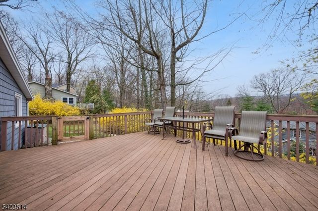 10 Laurel Trail, Kinnelon Boro, NJ 07405