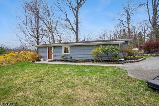10 Laurel Trail, Kinnelon Boro, NJ 07405