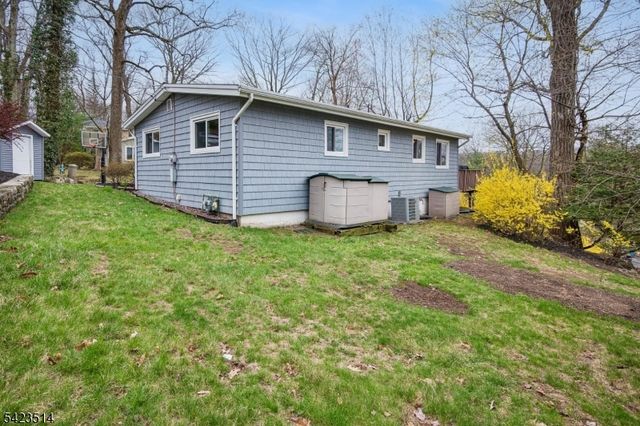 10 Laurel Trail, Kinnelon Boro, NJ 07405