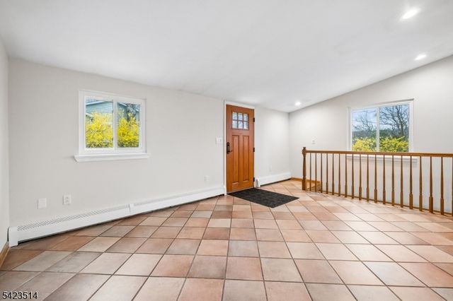 10 Laurel Trail, Kinnelon Boro, NJ 07405