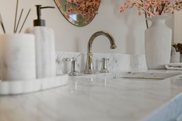 6 Fiddlehead Place, Suffield, CT 06078