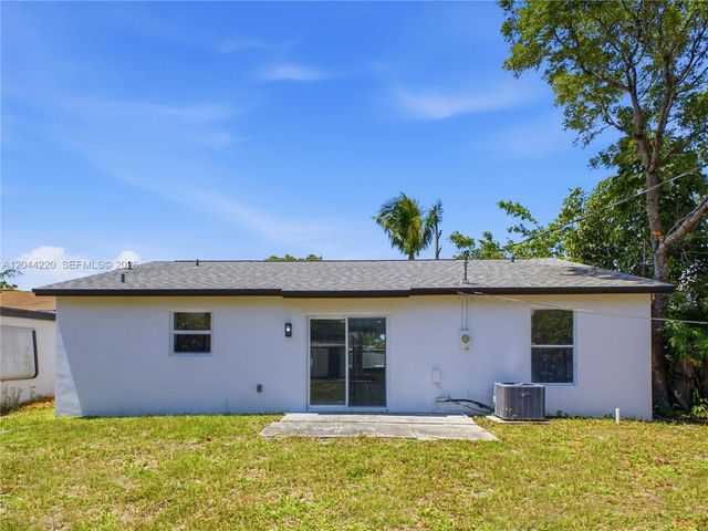 1229 18th Avenue N, Lake Worth, FL 33460