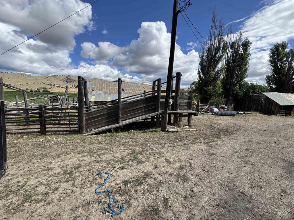 20894 Pioneer Lane, Bridgeport, OR 97819 photo 40