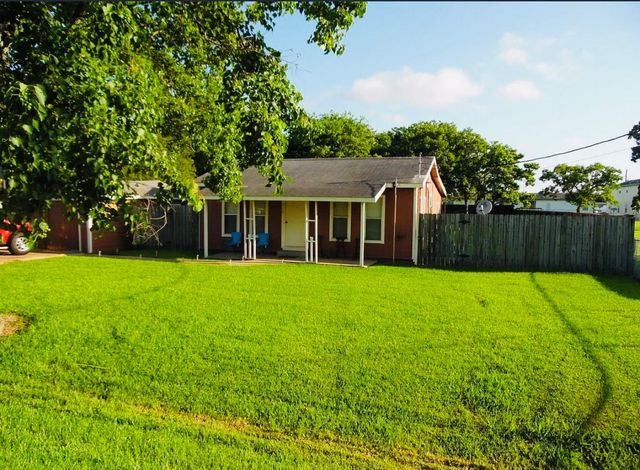 118 Robinson Road, Oyster Creek, TX 77541