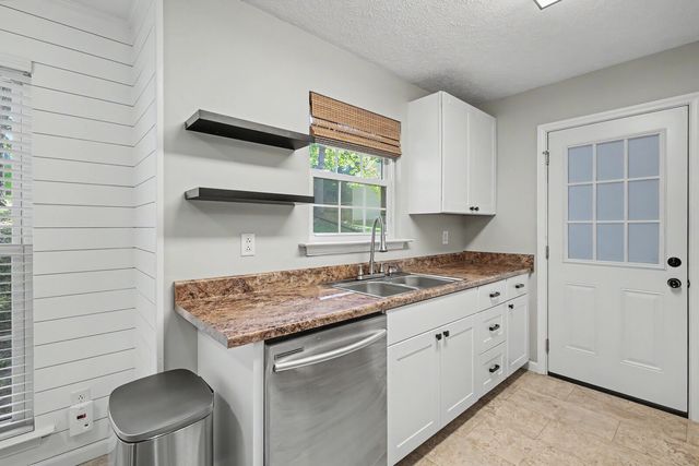 1003 Creek Bottom Rd, White Bluff, TN 37187