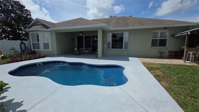 36812 QUEEN BEE LANE, Grand Island, FL 32735