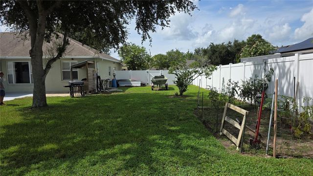 36812 QUEEN BEE LANE, Grand Island, FL 32735