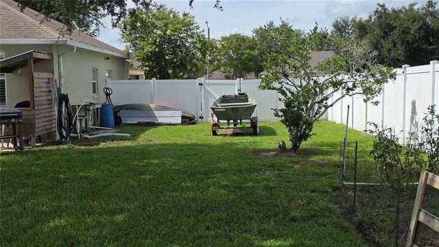 36812 QUEEN BEE LANE, Grand Island, FL 32735