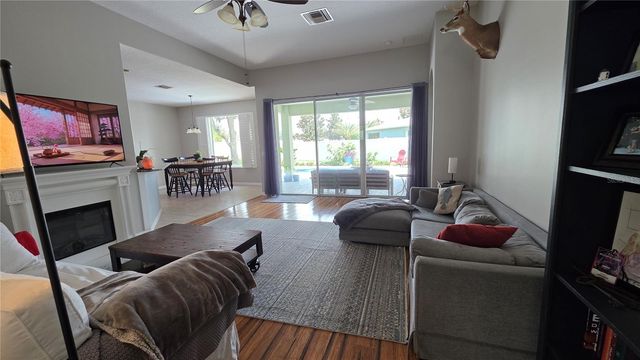 36812 QUEEN BEE LANE, Grand Island, FL 32735