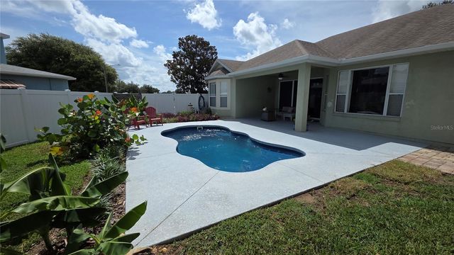 36812 QUEEN BEE LANE, Grand Island, FL 32735