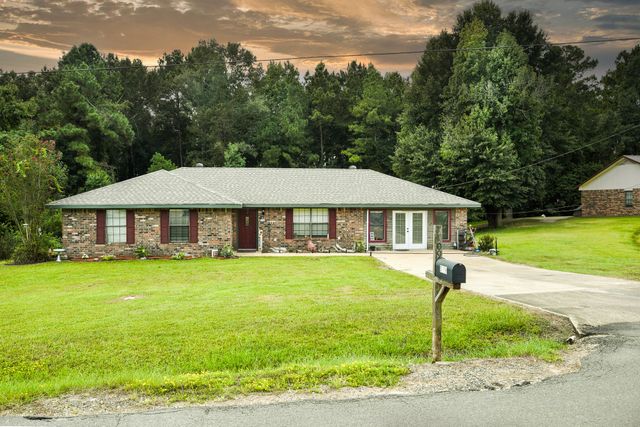 1109 Nicholas Dr, New Llano, LA 71461