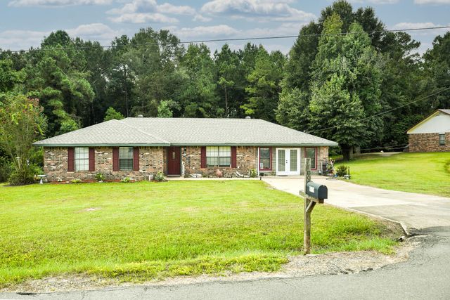 1109 Nicholas Dr, New Llano, LA 71461