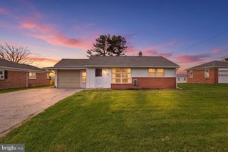456 YORK ST, Manchester, PA 17345