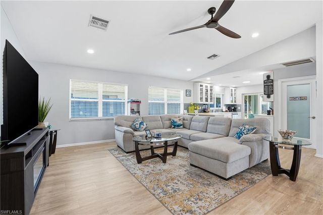 595 109th AVE N, Naples, FL 34108