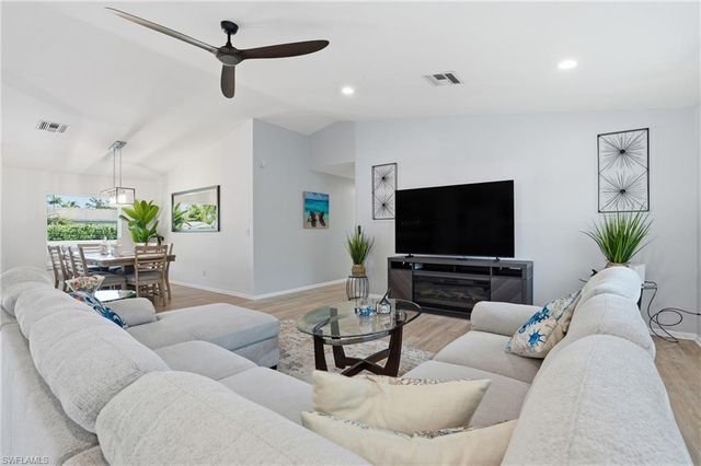 595 109th AVE N, Naples, FL 34108