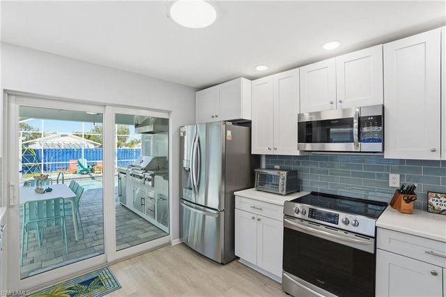 595 109th AVE N, Naples, FL 34108