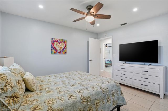 595 109th AVE N, Naples, FL 34108