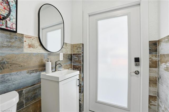 595 109th AVE N, Naples, FL 34108