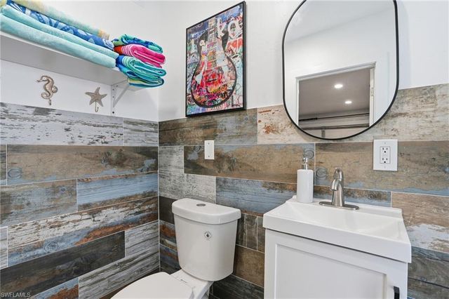 595 109th AVE N, Naples, FL 34108