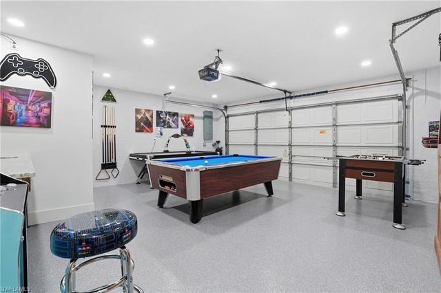 595 109th AVE N, Naples, FL 34108