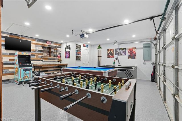 595 109th AVE N, Naples, FL 34108