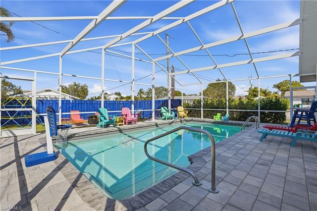 595 109th AVE N, Naples, FL 34108