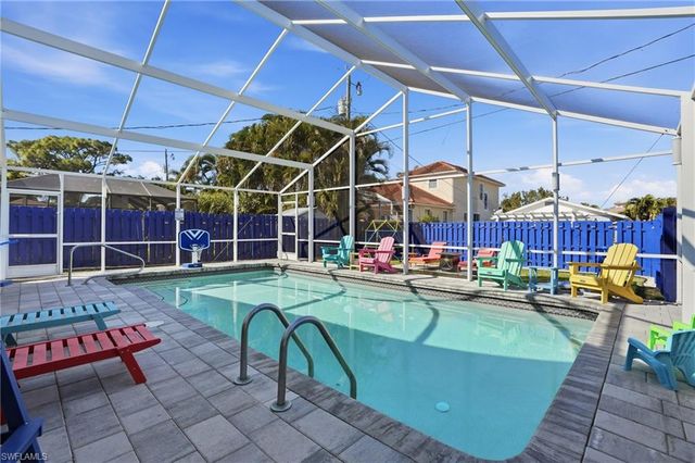 595 109th AVE N, Naples, FL 34108