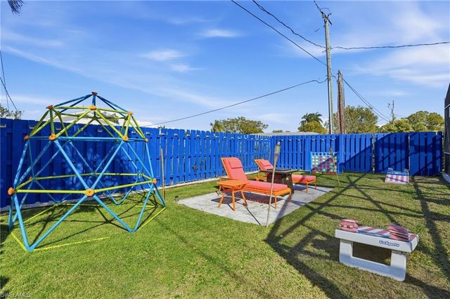 595 109th AVE N, Naples, FL 34108