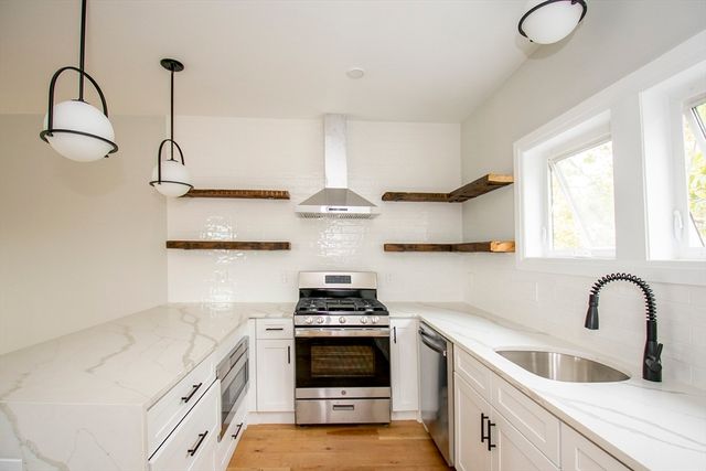 348 Chelsea St. 3, Boston, MA 02128