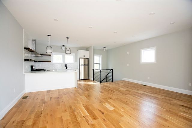 348 Chelsea St. 3, Boston, MA 02128