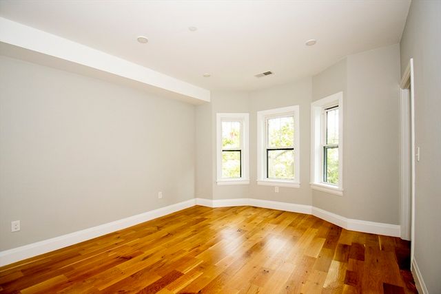 348 Chelsea St. 3, Boston, MA 02128
