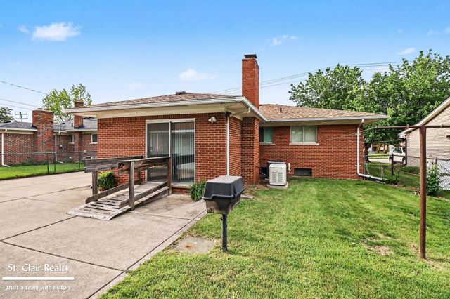 17114 Wilson Avenue, Eastpointe, MI 48021