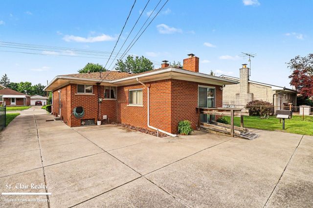 17114 Wilson Avenue, Eastpointe, MI 48021