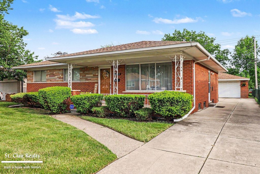 17114 Wilson Avenue, Eastpointe, MI 48021