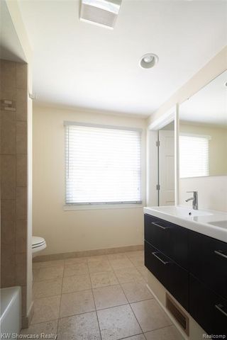 7000 Pebblecreek Road, West Bloomfield, MI 48322