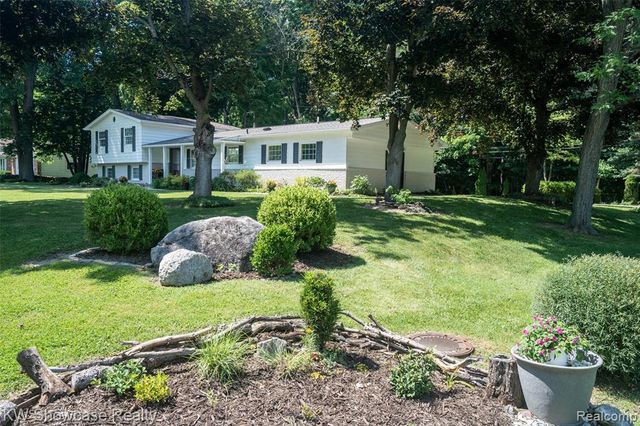 7000 Pebblecreek Road, West Bloomfield, MI 48322