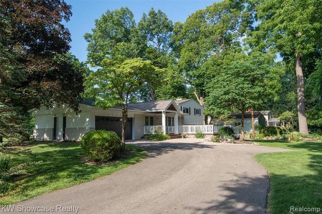 7000 Pebblecreek Road, West Bloomfield, MI 48322