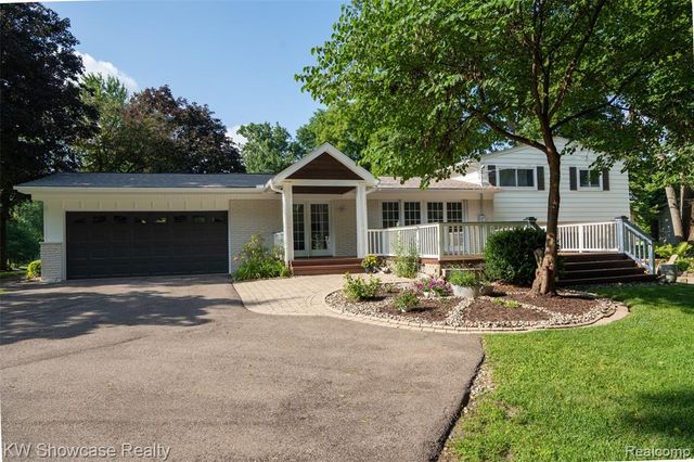 7000 Pebblecreek Road, West Bloomfield, MI 48322