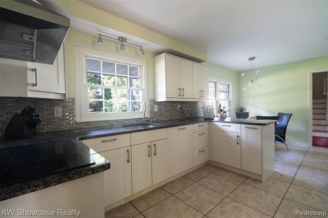 7000 Pebblecreek Road, West Bloomfield, MI 48322