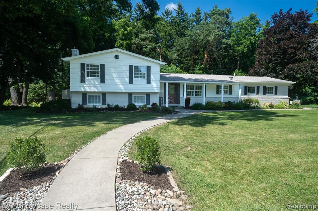 7000 Pebblecreek Road, West Bloomfield, MI 48322