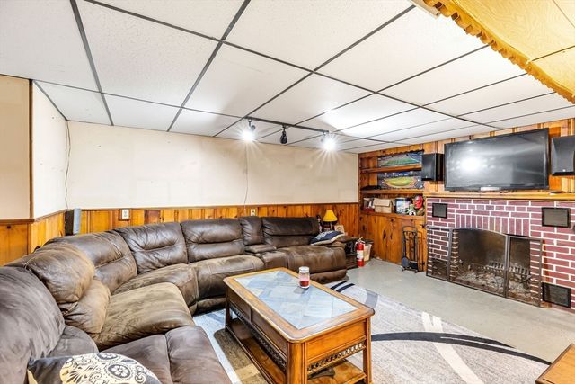 59 Kulig Street, Springfield, MA 01104