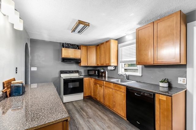 59 Kulig Street, Springfield, MA 01104