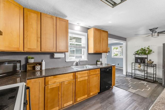 59 Kulig Street, Springfield, MA 01104