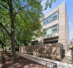 916 W Fletcher Street C, Chicago, IL 60657