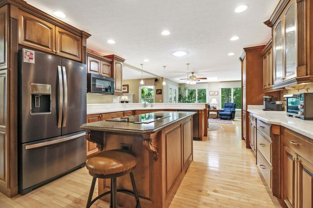 44 Inwood Ct, Crossville, TN 38558