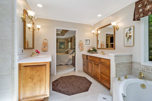 44 Inwood Ct, Crossville, TN 38558