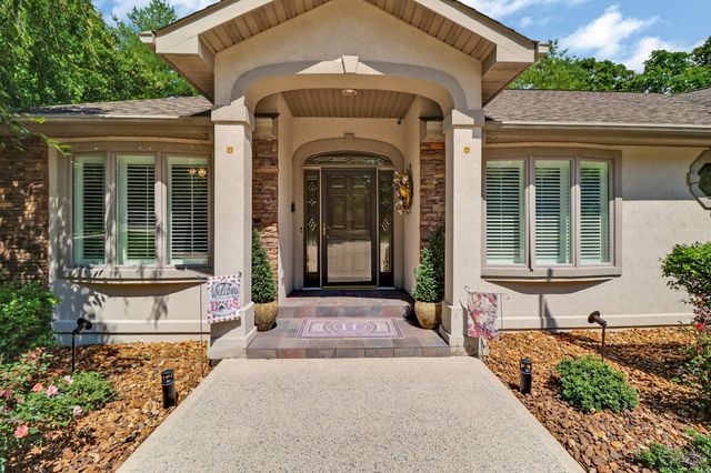 44 Inwood Ct, Crossville, TN 38558